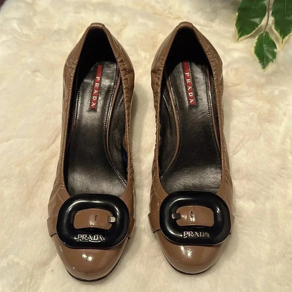 Prada patent leather buckle pumps size 38 - Picture 2 of 16